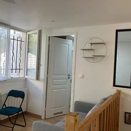 Fluo's Small House Holiday home La Courneuve