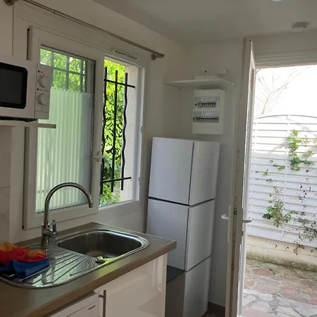 Fluo's Small House Holiday home La Courneuve
